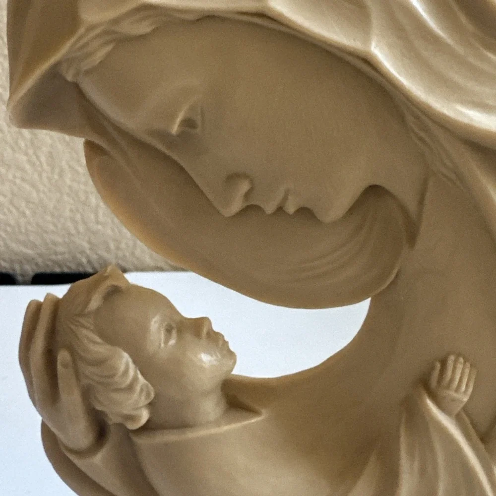 Vintage Mary and Baby Jesus Molded Plastic Figurine Free Standing - Wall Hanging